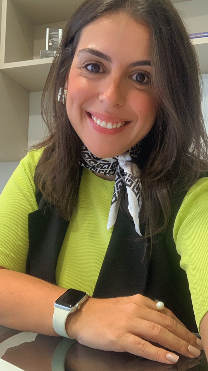 Vivian Moura em seu consultório